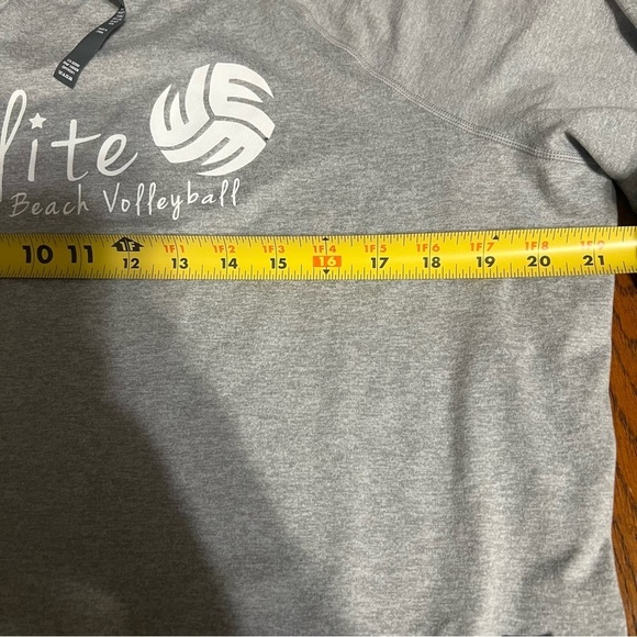 Vuori Long Sleeve Halo Crewneck in Gray with Elite Beach Volleyball Graphic Sz S - Picture 12 of 13